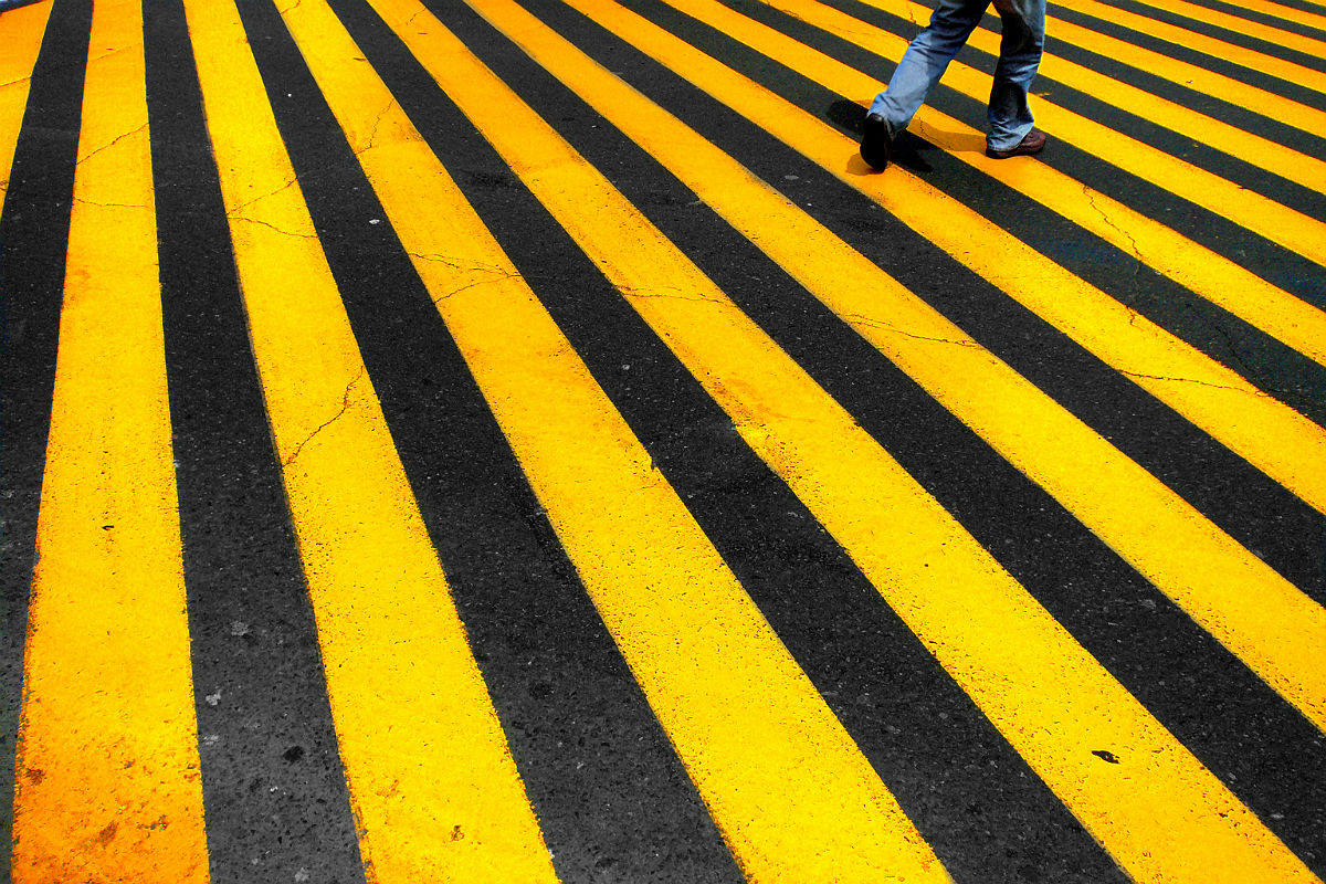 Crosswalk with contrasting colors
